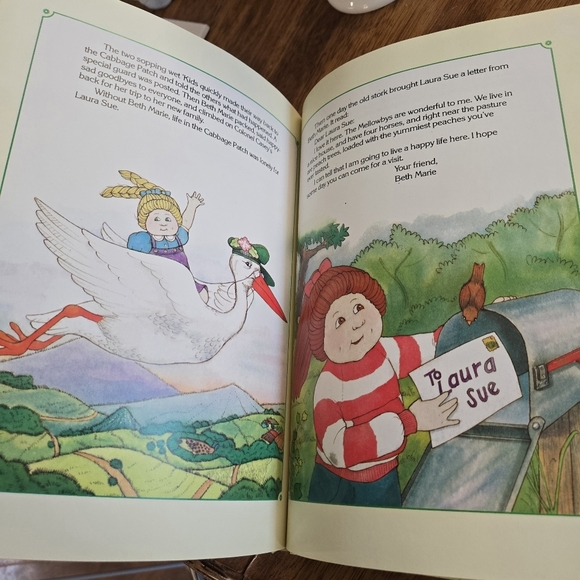 Cabbage Patch Kids - The Just Right Family - Vintage 1984 Book about Adoption - Picture 4 of 4